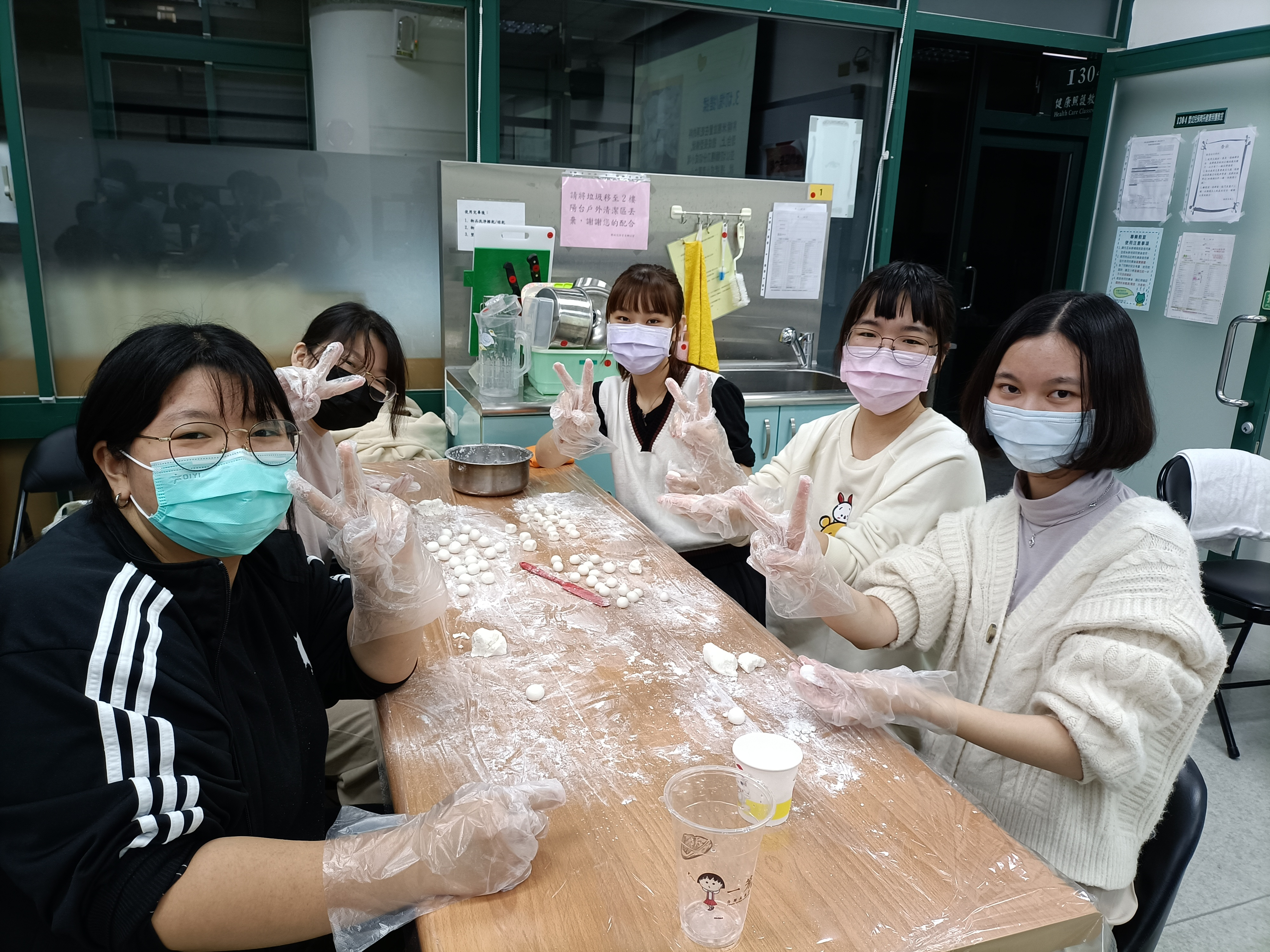 系學會活動-冬我們圓在一起